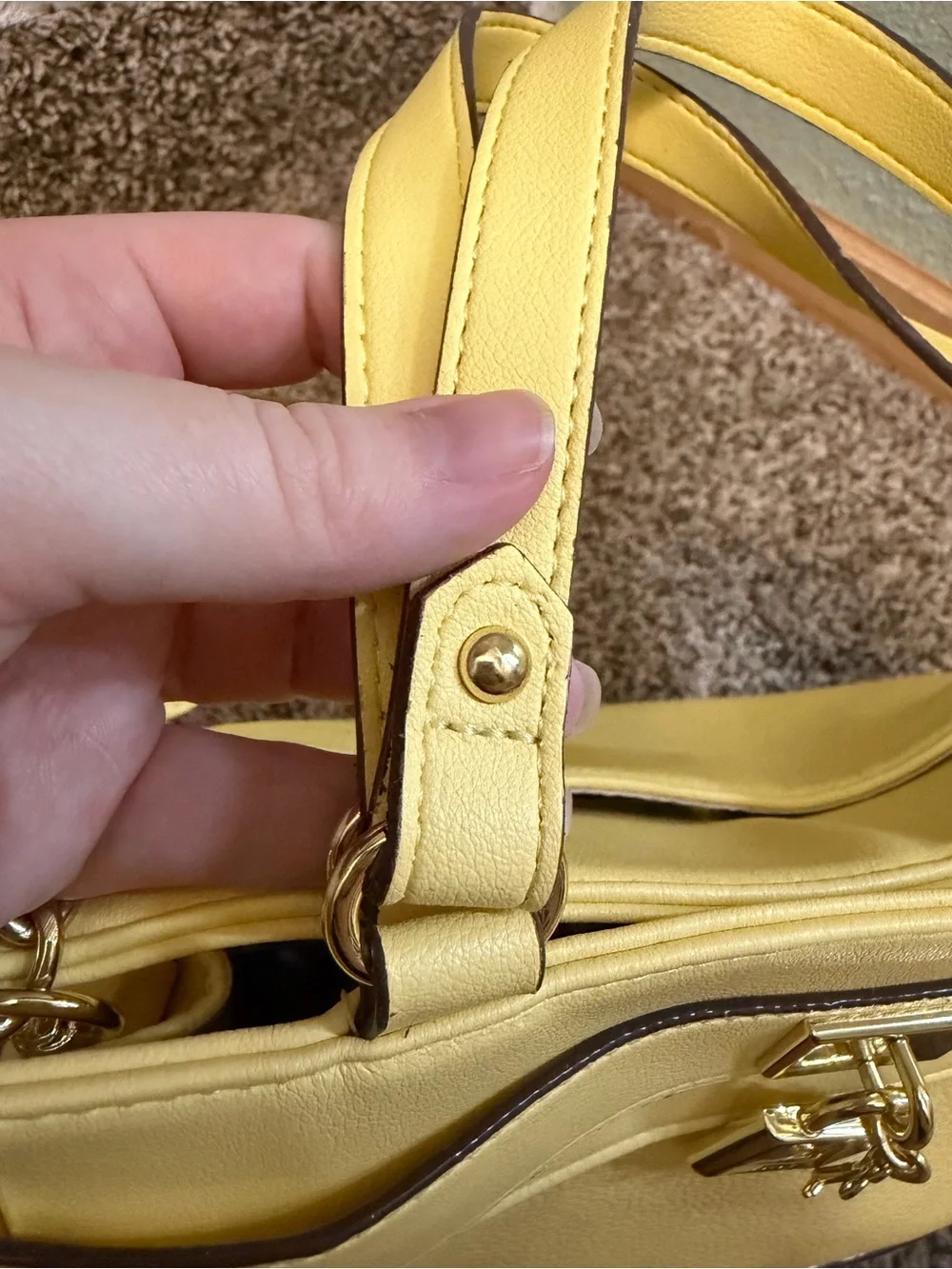 Juicy Couture closure type